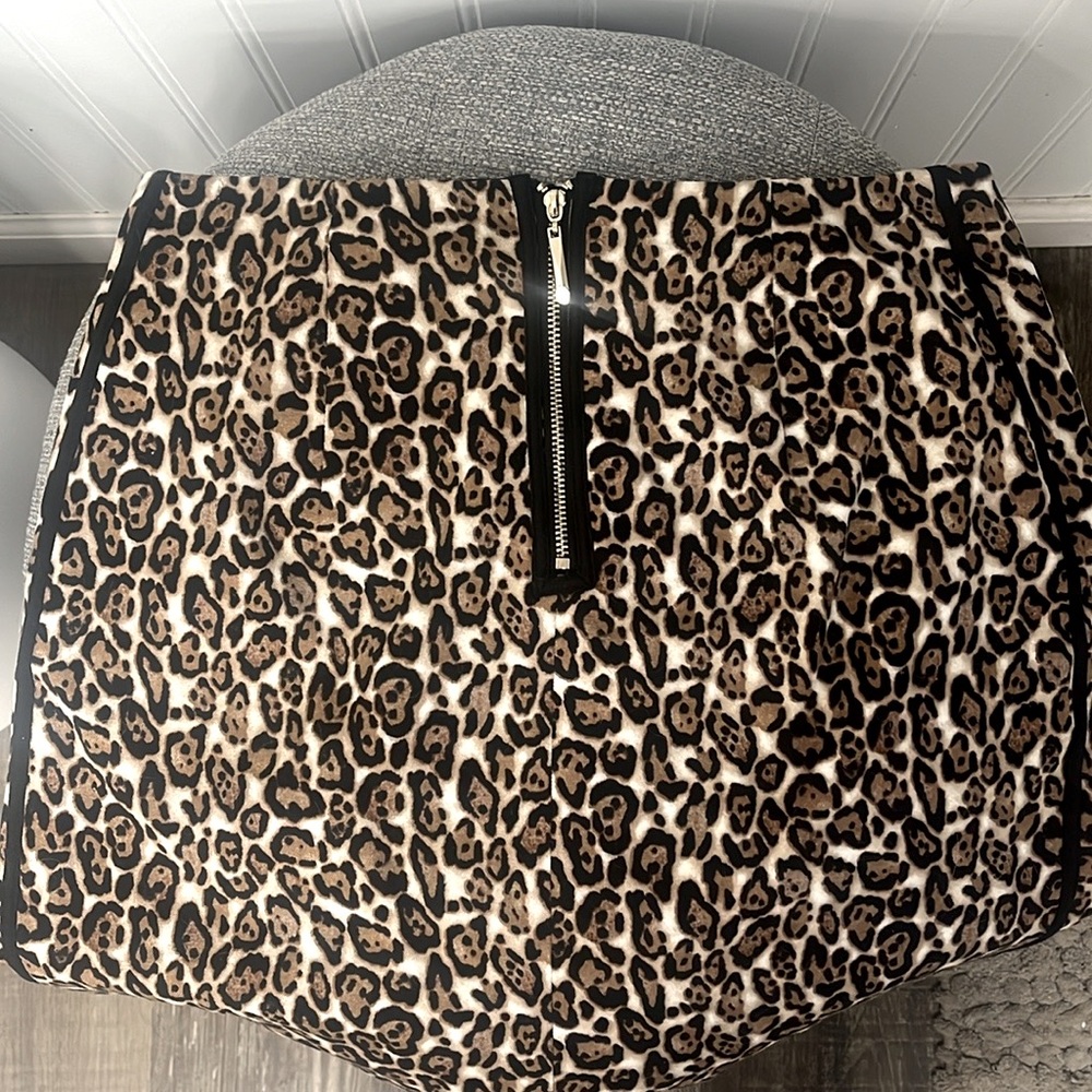 White House Black Market. Cheetah Print Skirt. Size 2.
